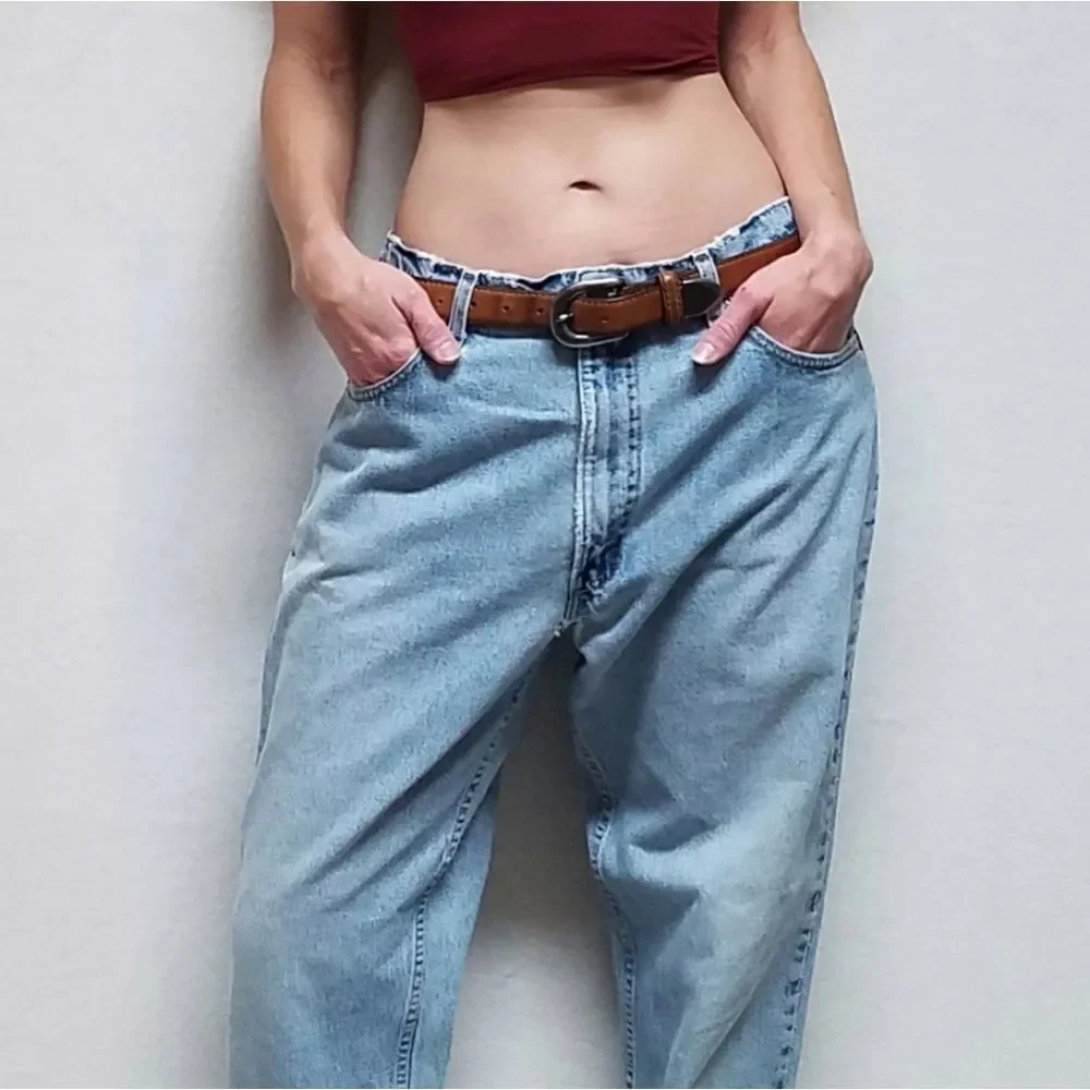 VINTAGE 1996 Levi's 550 Relaxed Fit Tapered Leg Distressed Stone Wash Mom Jeans